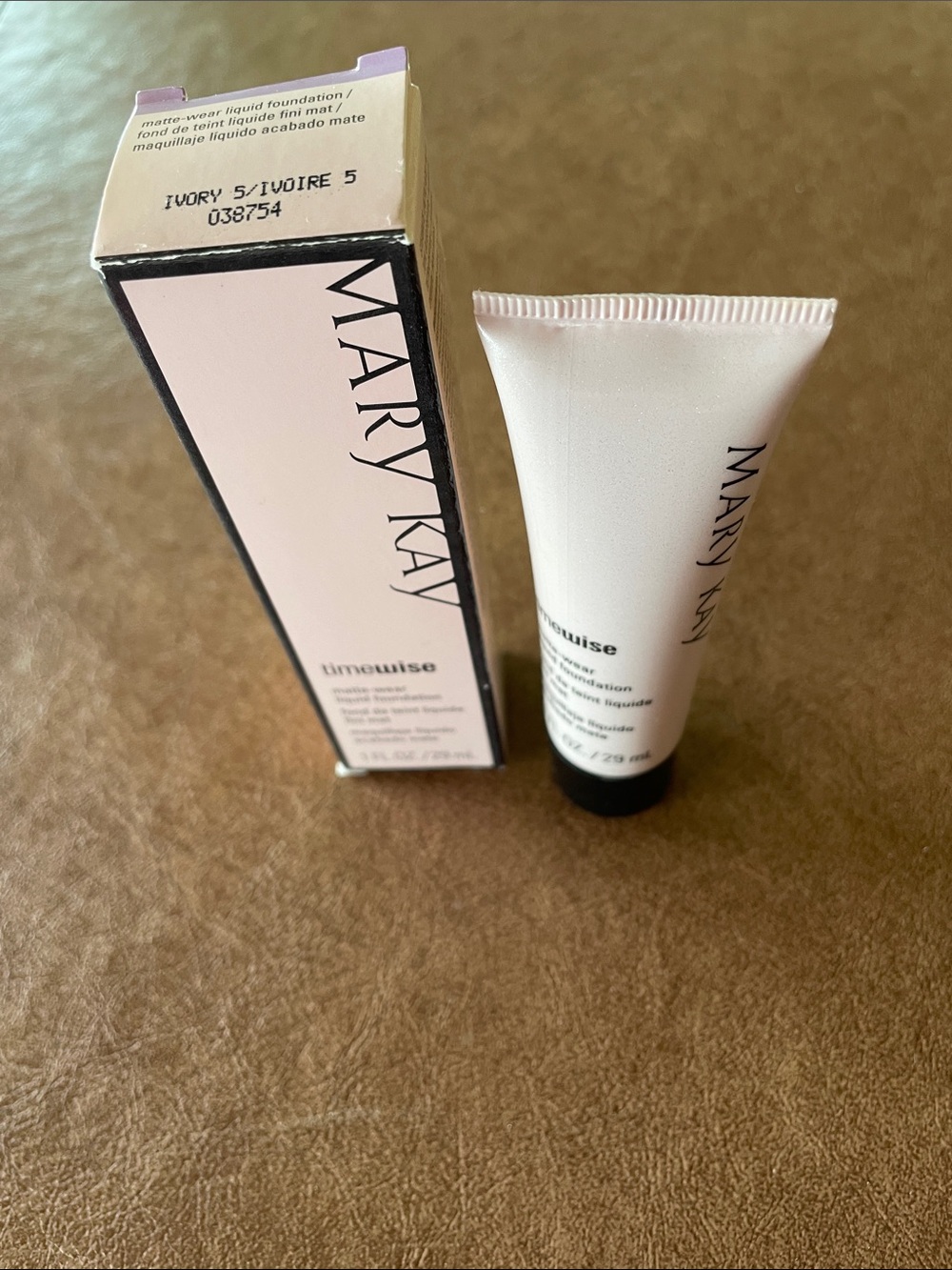 Mary Kay Discontinued Timewise Matte-Wear Liquid Foundation  Ivory 5 New in Box